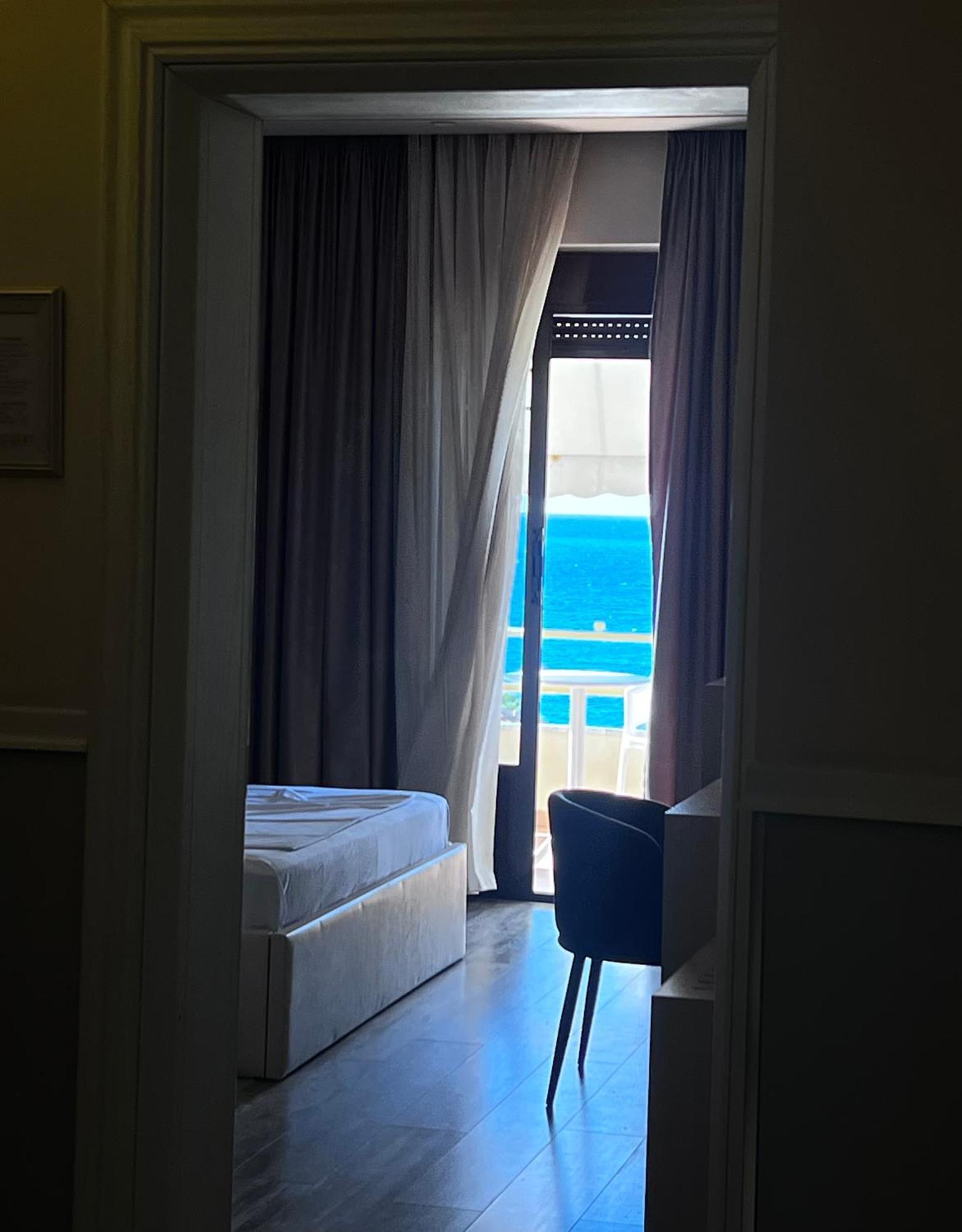 Hotel Lungomare วญอเรอ ภายนอก รูปภาพ